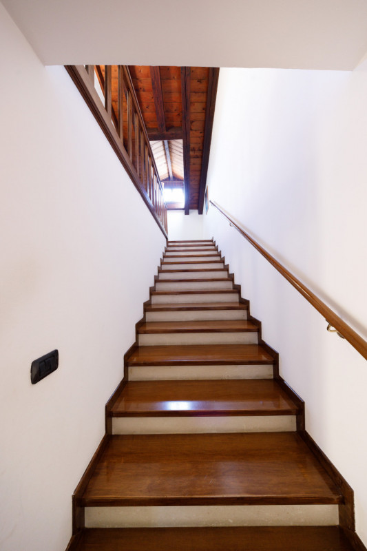 In uno storico palazzo del centro di Este, proponiamo in vendita meraviglioso appartamento signor...