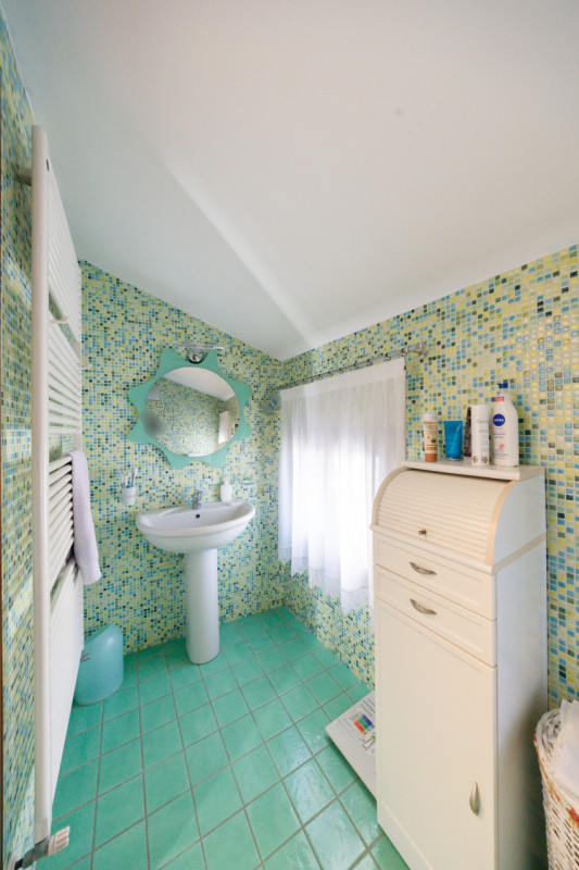 In uno storico palazzo del centro di Este, proponiamo in vendita meraviglioso appartamento signor...