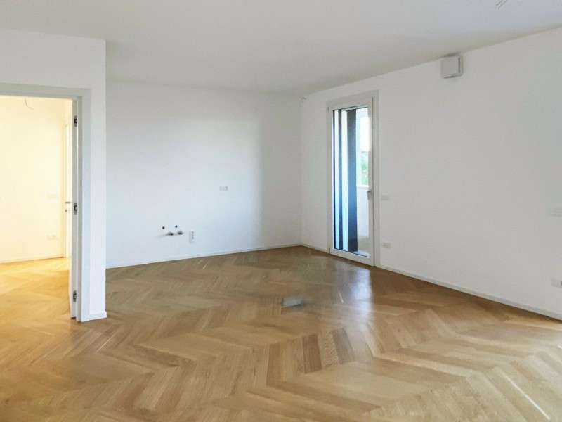 (Per INFO Roberto 3453195338) A Montebelluna centro, con vista sul Parco Manin, proponiamo un nuo...