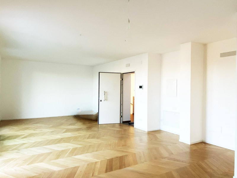 (Per INFO Roberto 3453195338) A Montebelluna centro, con vista sul Parco Manin, proponiamo un nuo...