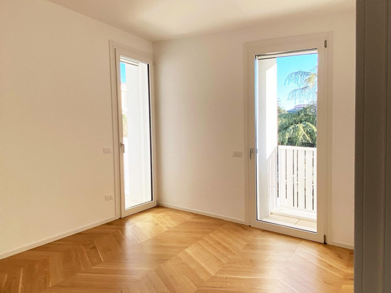 (Per INFO Roberto 3453195338) A Montebelluna centro, con vista sul Parco Manin, proponiamo un nuo...