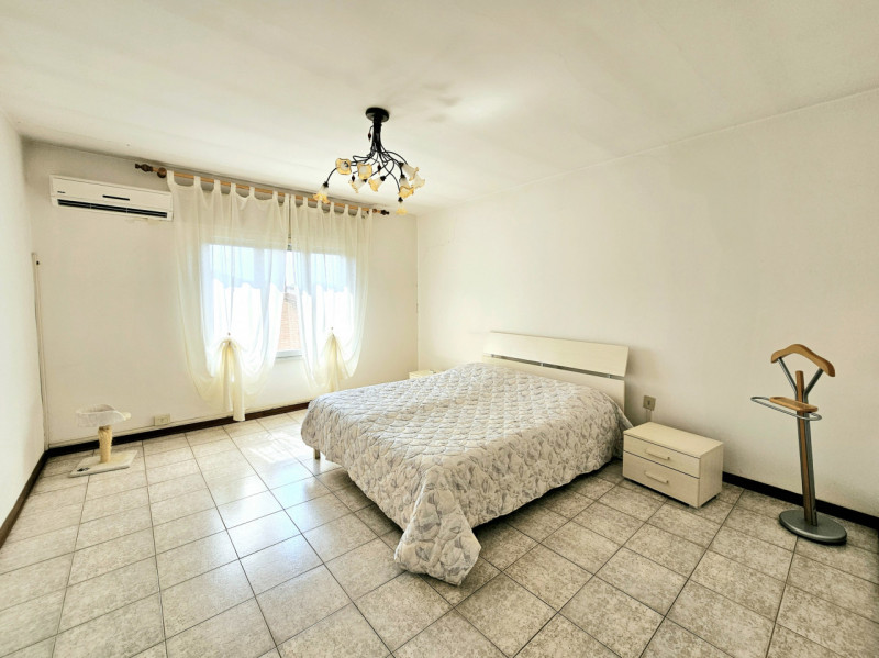 Situata tra Montagnana e Bevilacqua, in una posizione comoda alle principali arterie stradali, pr...