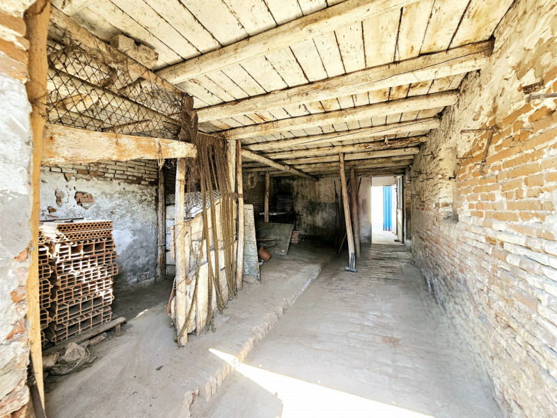 Situata tra Montagnana e Bevilacqua, in una posizione comoda alle principali arterie stradali, pr...