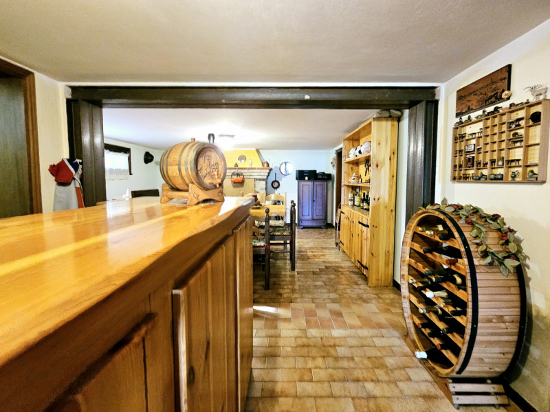 Proponiamo in vendita a Solesino, in un bel quartiere residenziale, spaziosa casa singola con cor...