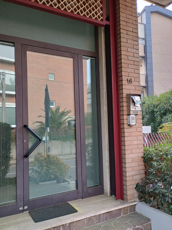 UFFICIO VETRINATO DI CIRCA 50 MQ, CON INGRESSO INDIPENDENTE IN ZONA SANT'ANDREA A VICENZA - Rif. ...