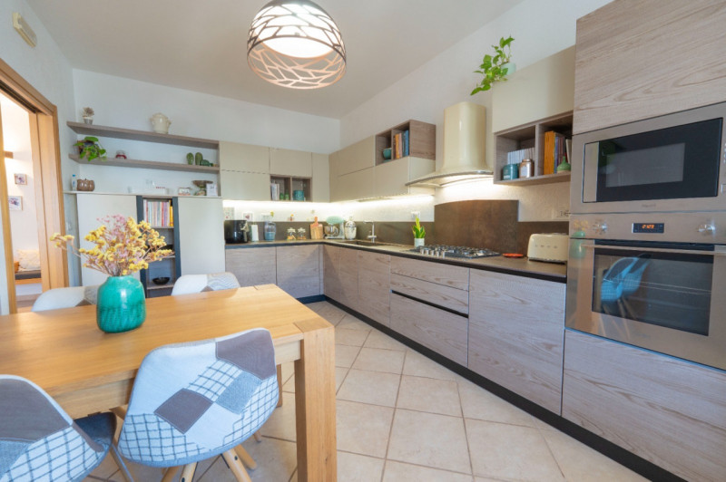 (Per INFO Roberto 3453195338) Castro, proponiamo splendido immobile di 245 mq con mansarda abitab...