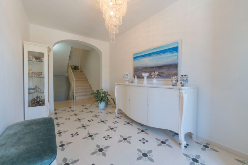 (Per INFO Roberto 3453195338) Castro, proponiamo splendido immobile di 245 mq con mansarda abitab...