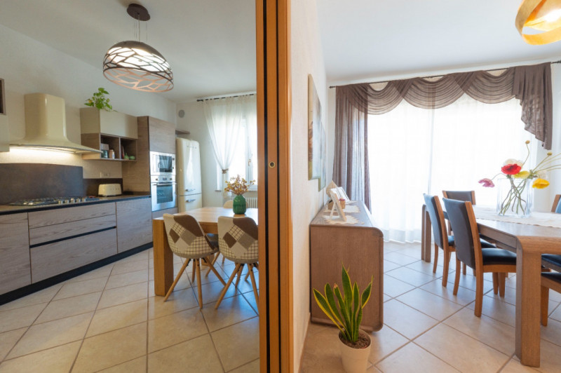 (Per INFO Roberto 3453195338) Castro, proponiamo splendido immobile di 245 mq con mansarda abitab...