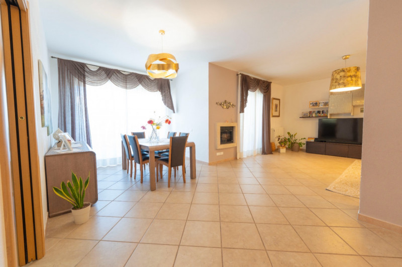 (Per INFO Roberto 3453195338) Castro, proponiamo splendido immobile di 245 mq con mansarda abitab...