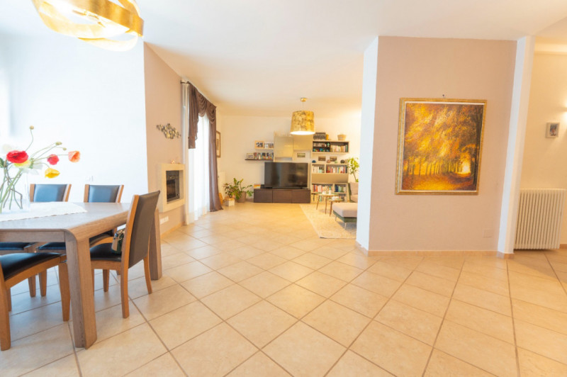 (Per INFO Roberto 3453195338) Castro, proponiamo splendido immobile di 245 mq con mansarda abitab...