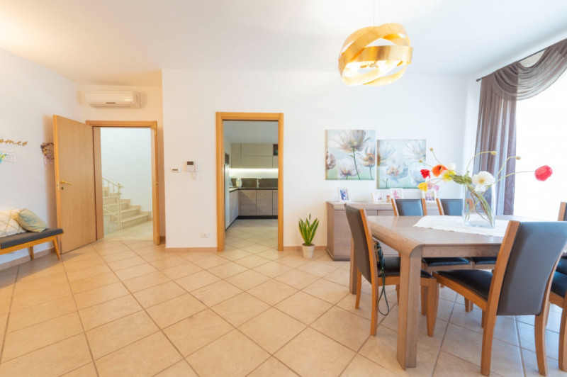 (Per INFO Roberto 3453195338) Castro, proponiamo splendido immobile di 245 mq con mansarda abitab...