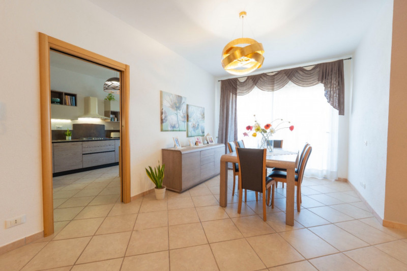 (Per INFO Roberto 3453195338) Castro, proponiamo splendido immobile di 245 mq con mansarda abitab...