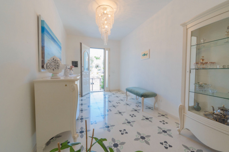 (Per INFO Roberto 3453195338) Castro, proponiamo splendido immobile di 245 mq con mansarda abitab...