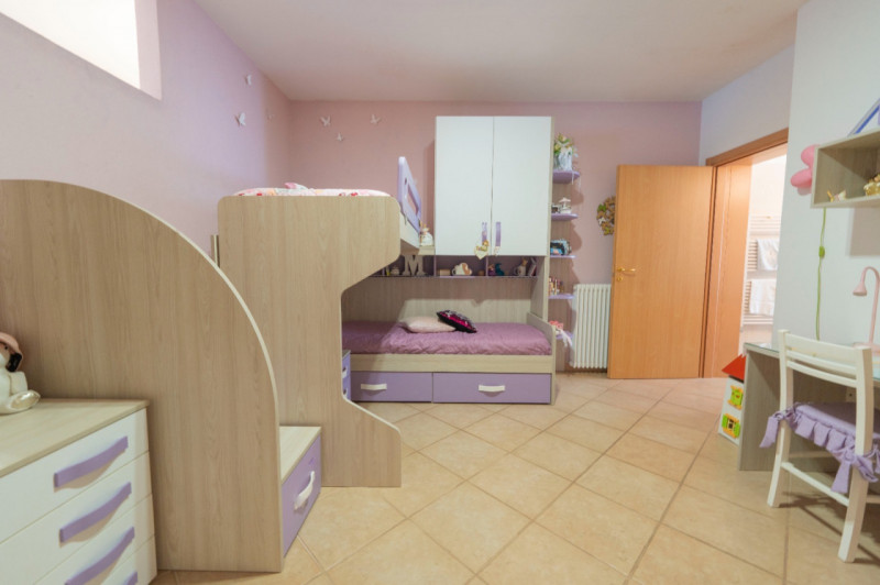 (Per INFO Roberto 3453195338) Castro, proponiamo splendido immobile di 245 mq con mansarda abitab...