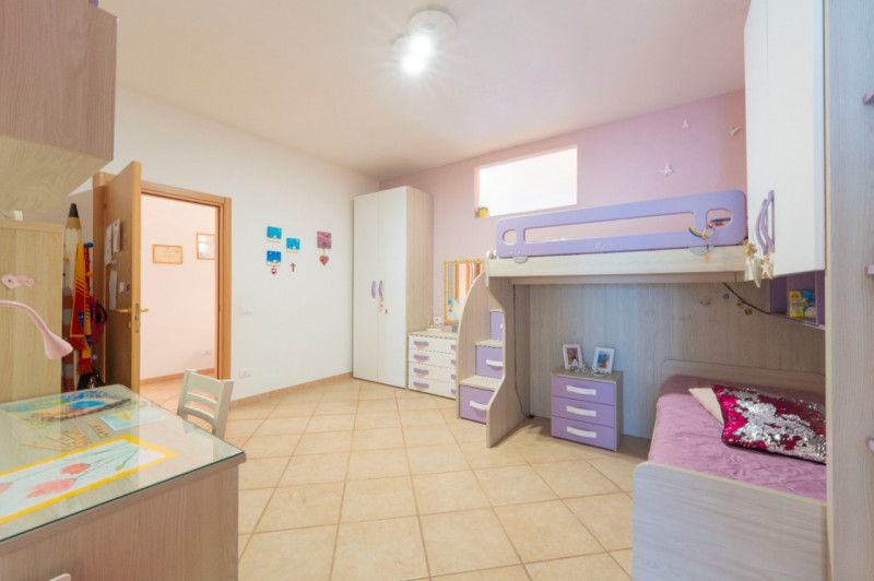 (Per INFO Roberto 3453195338) Castro, proponiamo splendido immobile di 245 mq con mansarda abitab...