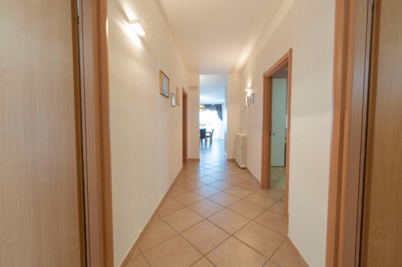 (Per INFO Roberto 3453195338) Castro, proponiamo splendido immobile di 245 mq con mansarda abitab...