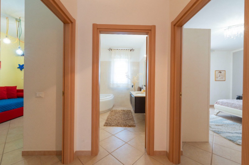 (Per INFO Roberto 3453195338) Castro, proponiamo splendido immobile di 245 mq con mansarda abitab...