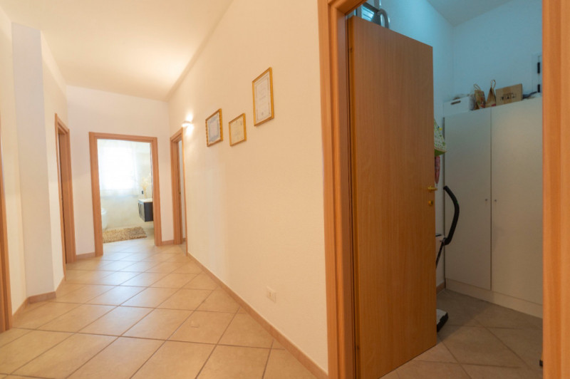 (Per INFO Roberto 3453195338) Castro, proponiamo splendido immobile di 245 mq con mansarda abitab...