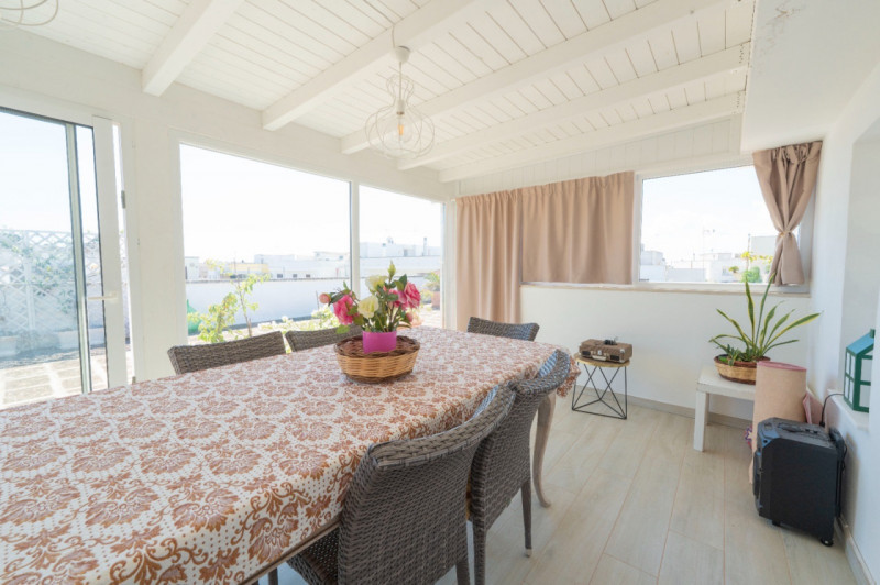 (Per INFO Roberto 3453195338) Castro, proponiamo splendido immobile di 245 mq con mansarda abitab...