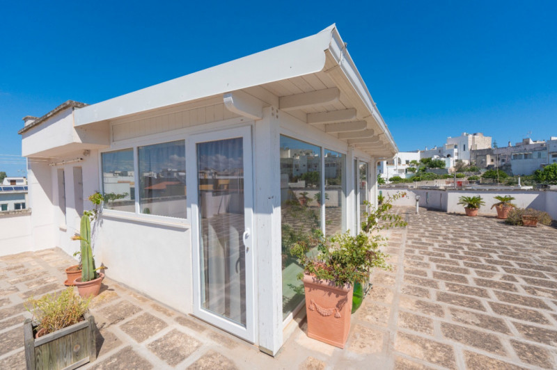 (Per INFO Roberto 3453195338) Castro, proponiamo splendido immobile di 245 mq con mansarda abitab...