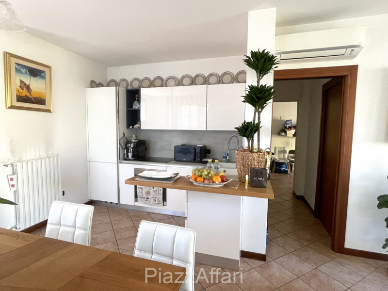 Proponiamo in vendita graziosa porzione di bifamiliare dalle dimensioni compatte (comunque non ma...