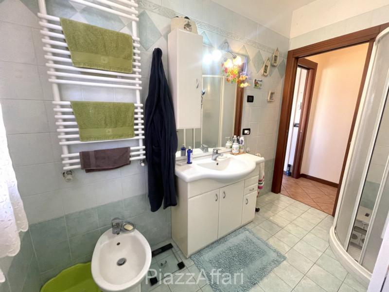 Proponiamo in vendita graziosa porzione di bifamiliare dalle dimensioni compatte (comunque non ma...