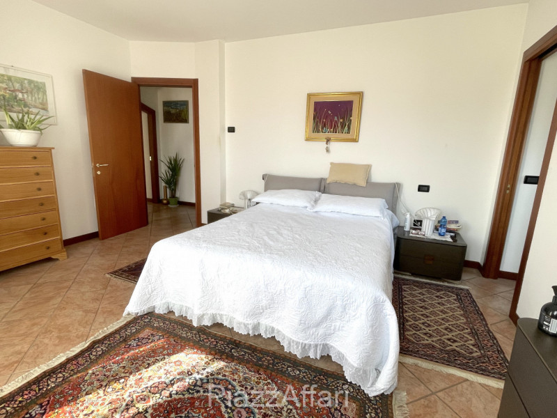 Proponiamo in vendita graziosa porzione di bifamiliare dalle dimensioni compatte (comunque non ma...