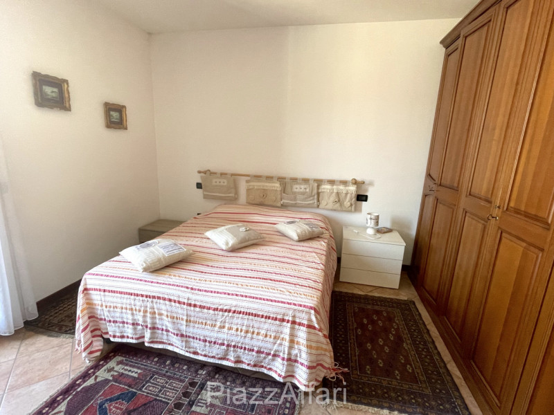 Proponiamo in vendita graziosa porzione di bifamiliare dalle dimensioni compatte (comunque non ma...