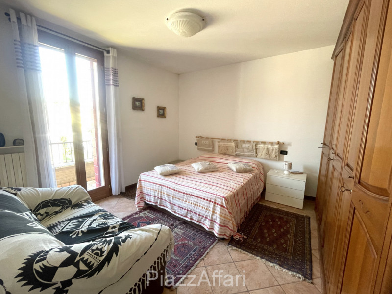 Proponiamo in vendita graziosa porzione di bifamiliare dalle dimensioni compatte (comunque non ma...