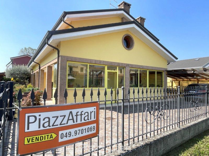 Proponiamo in vendita graziosa porzione di bifamiliare dalle dimensioni compatte (comunque non ma...