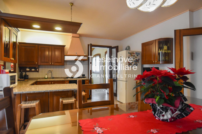 (Per INFO Feltrin ing. Gianni 3288349492) Proponiamo in vendita spaziosa trifamiliare di testa di...