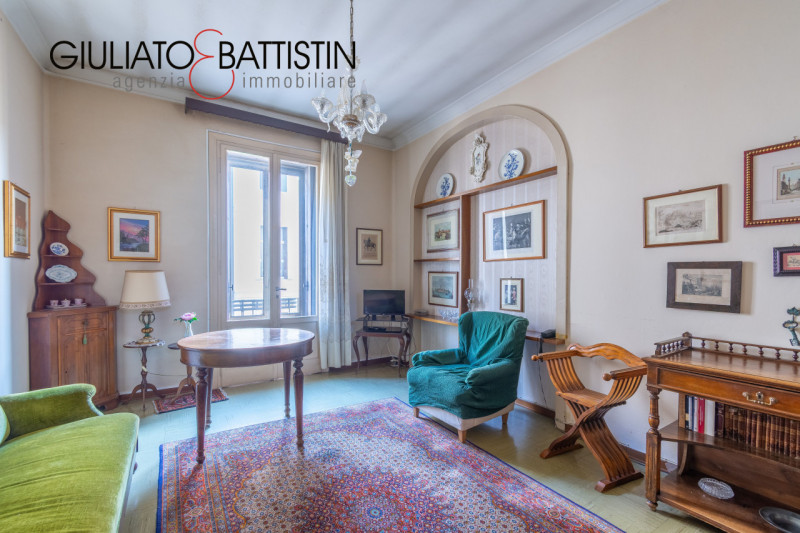 VICENZA - centro storico: A due passi da Ponte degli Angeli libero ultimo piano con ascensore da ...