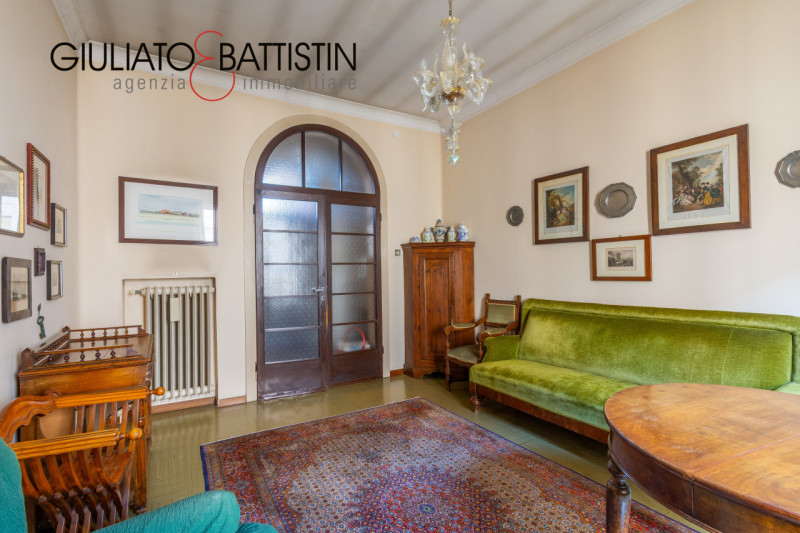 VICENZA - centro storico: A due passi da Ponte degli Angeli libero ultimo piano con ascensore da ...