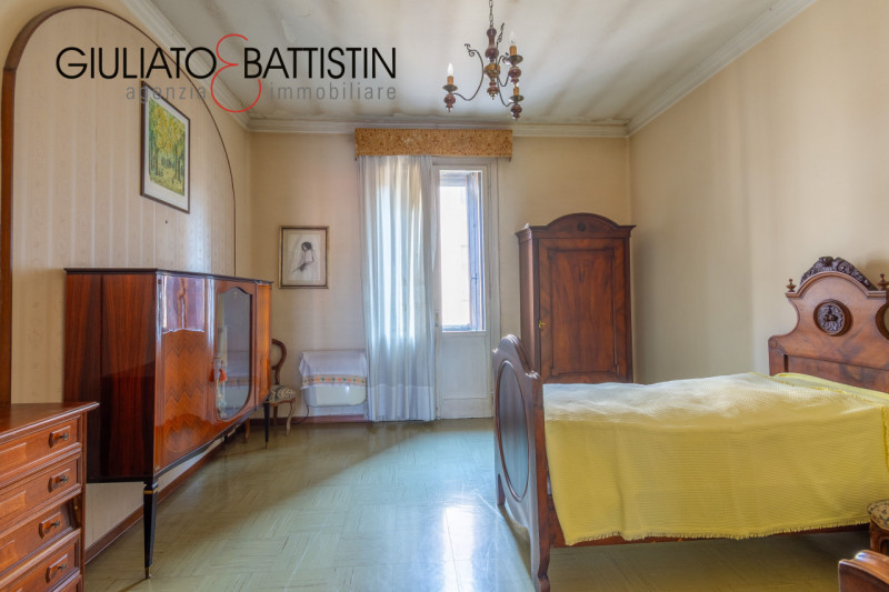 VICENZA - centro storico: A due passi da Ponte degli Angeli libero ultimo piano con ascensore da ...