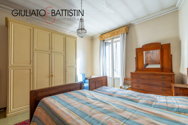 VICENZA - centro storico: A due passi da Ponte degli Angeli libero ultimo piano con ascensore da ...