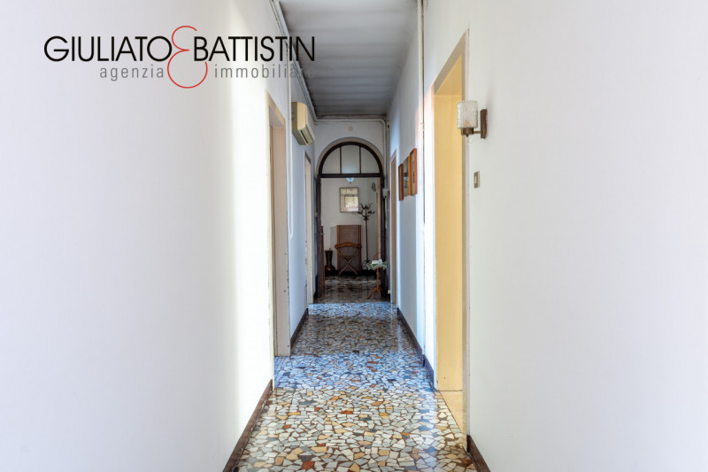 VICENZA - centro storico: A due passi da Ponte degli Angeli libero ultimo piano con ascensore da ...