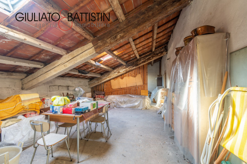 VICENZA - centro storico: A due passi da Ponte degli Angeli libero ultimo piano con ascensore da ...