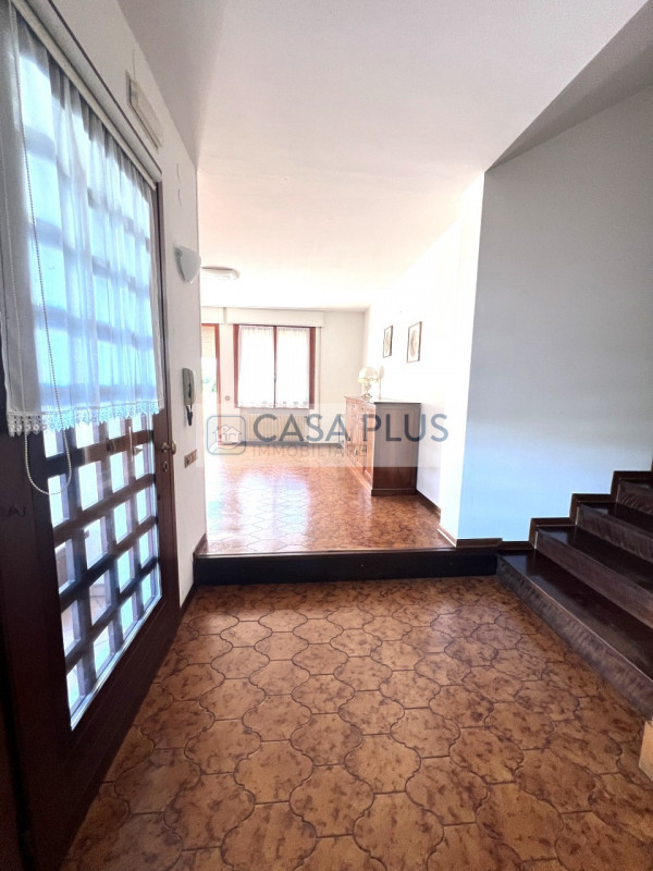 NOSTRA ESCLUSIVA - Villetta singola con ampio giardino – Spazi armoniosi e grande versatilità

Pr...