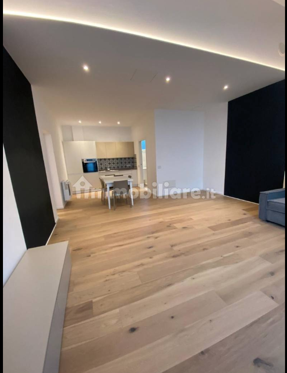 Scopri questo bellissimo appartamento bilocale, situato nel cuore della zona di San Giovanni a Pa...