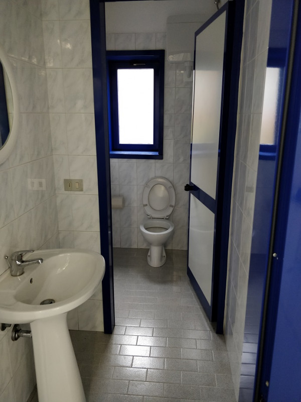 Capannone 500 mq con Uffici Bilivello – Adiacente imbocco Superstrada Subito Disponibile.

Propon...