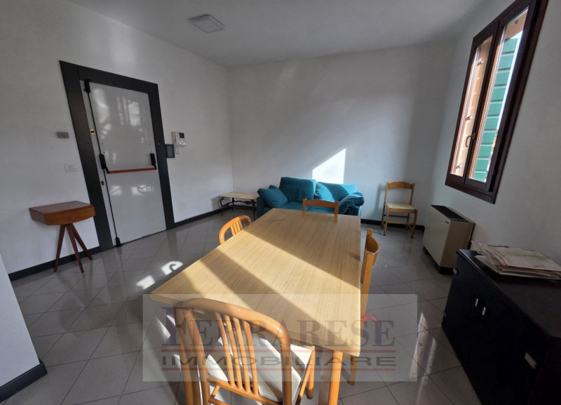 Stiamo cercando 5 persone (preferibilmente studenti) interessati a condividere un APPARTAMENTO co...