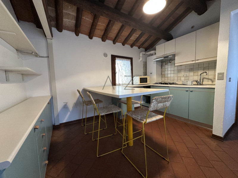 Proponiamo in affitto un grazioso appartamento monolocale di circa 35 mq, con camera matrimoniale...