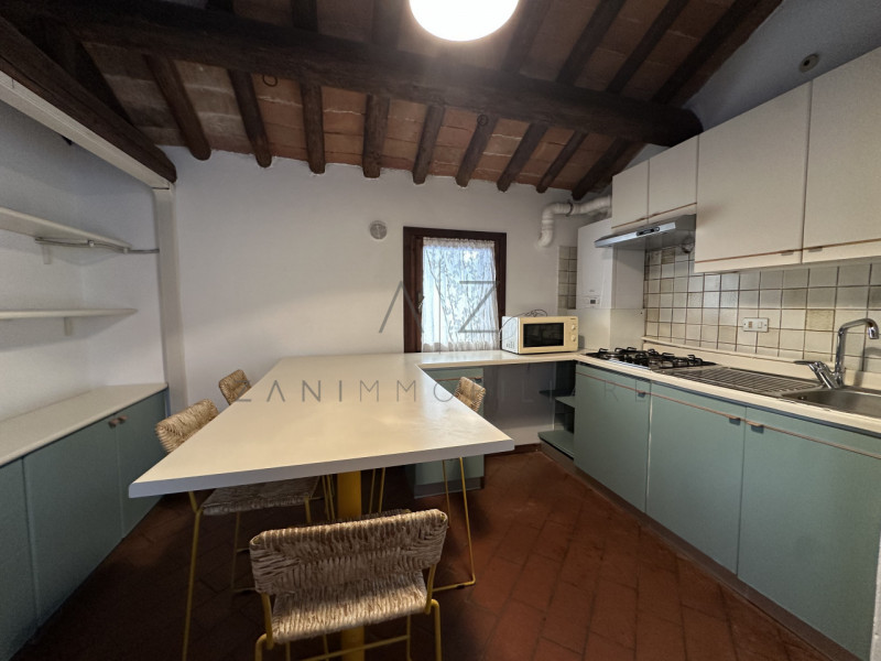 Proponiamo in affitto un grazioso appartamento monolocale di circa 35 mq, con camera matrimoniale...