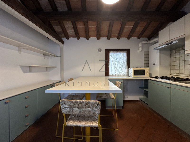 Proponiamo in affitto un grazioso appartamento monolocale di circa 35 mq, con camera matrimoniale...