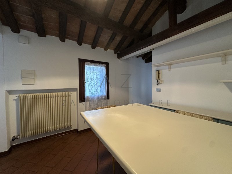 Proponiamo in affitto un grazioso appartamento monolocale di circa 35 mq, con camera matrimoniale...