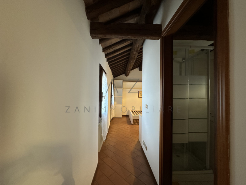 Proponiamo in affitto un grazioso appartamento monolocale di circa 35 mq, con camera matrimoniale...