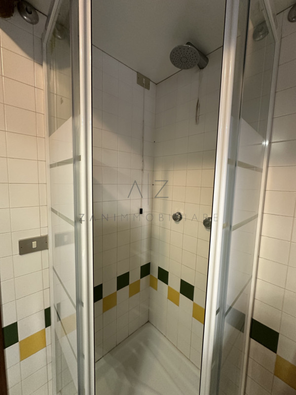 Proponiamo in affitto un grazioso appartamento monolocale di circa 35 mq, con camera matrimoniale...