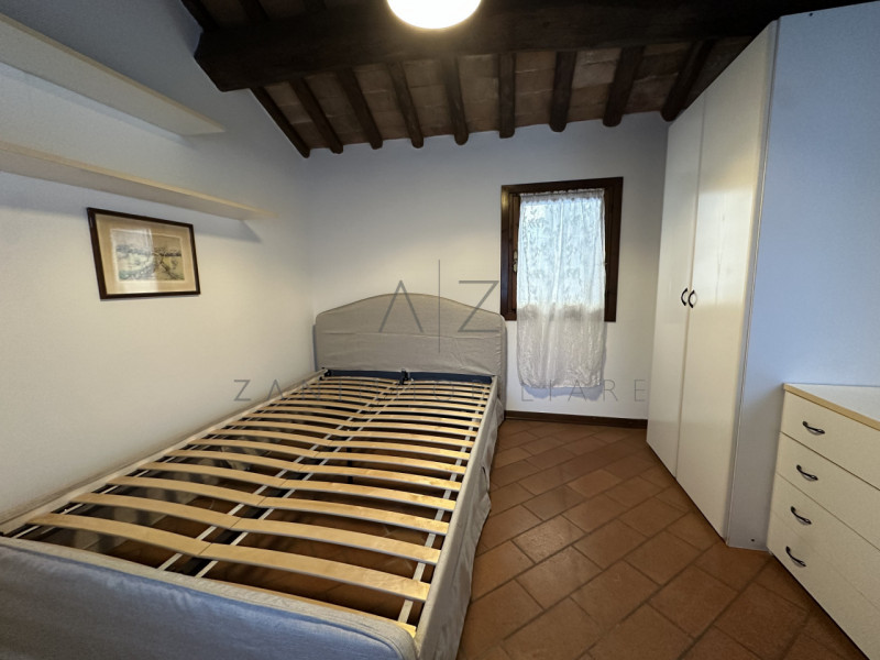 Proponiamo in affitto un grazioso appartamento monolocale di circa 35 mq, con camera matrimoniale...