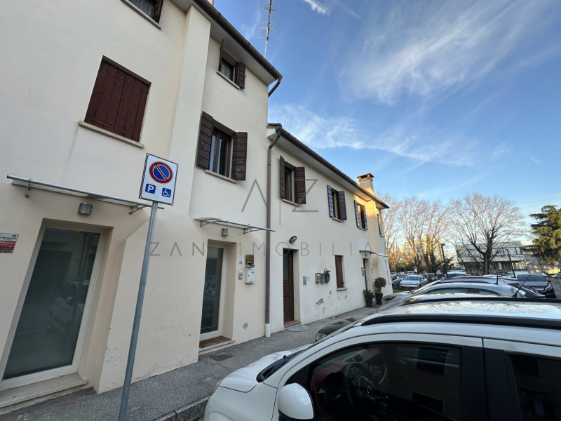 Proponiamo in affitto un grazioso appartamento monolocale di circa 35 mq, con camera matrimoniale...