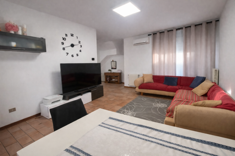 Scopri questo splendido appartamento duplex situato nel cuore di Campodarsego, una delle zone più...